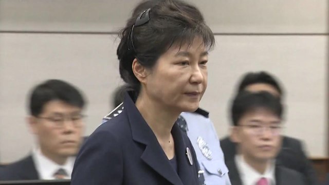 박근혜 前 대통령, 첫 법정 진술...변호인단 전원 사임 / YTN