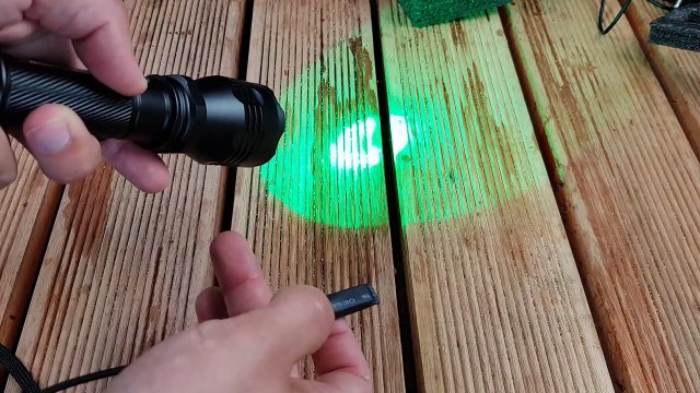 Testei as Lanternas mais INCRÍVEIS do MUNDO!! ( Uma delas dá CHOQUE! )