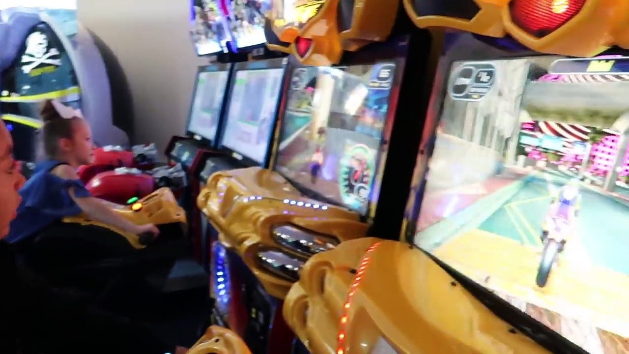 Kids Arcade Games! Basketball - Air Hockey - Arcade Machines - Family Challenges | Toys AndMe