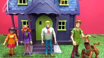 Brinquedo Turma Scooby Doo foge do Palhaço Assustador na Mansão Misteriosa com Segredos e Armadilhas