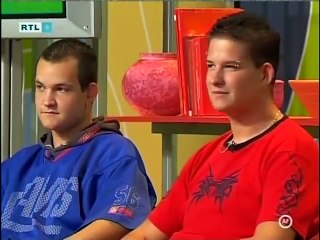 Bea Egy Álomcsaj, Csak Sajnos Barátnője Csávójának Pöcsét Rángatja