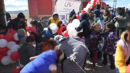 Çocuklar Balon Kapabilmek İçin Birbirleriyle Yarıştı