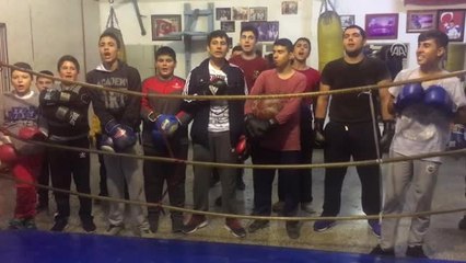 Baba ve Oğulları Boksör Yetiştiriyor