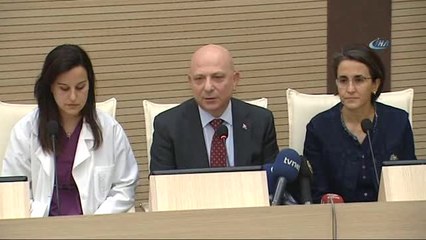 Descargar video: Ankara Üniversitesi Rektörü ve Heyetten, Deniz Baykal'ın Sağlık Durumuna İlişkin Açıklama