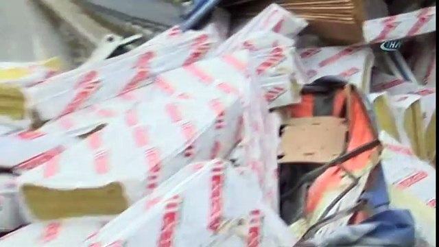 Sarıyer “Ölüm Virajı”nda Kamyonet Devrildi