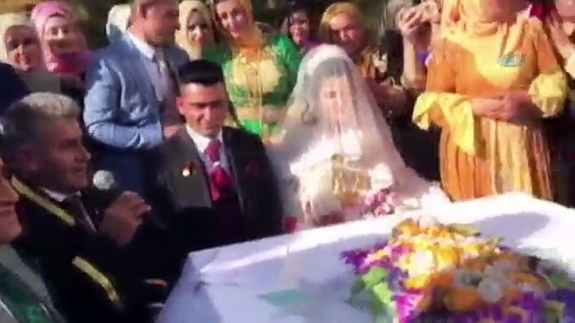 İlk Defa Nikah Kıyan Muhtar, Damat Olan Oğlunun İsmini Unuttu