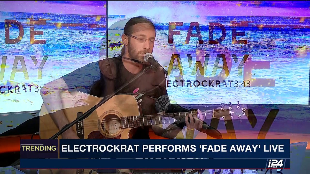 TRENDING | Electockrat performs 'Fade away' live |  Monday,October 16th 2017