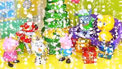 Download Video: CORES Abrindo Presentes de NATAL na Casa da Familia PEPPA PIG Brinquedos Surpresas Ingles Portugues