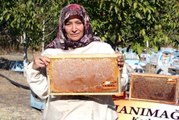 3 Kovan ile İşe Başlayan Ev Hanımı, Yılda 1,5 Ton Bal Üretiyor