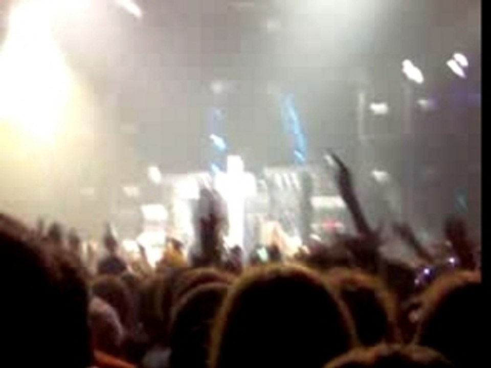 Justice à Zenith - Dance (Justice remix) + DVNO