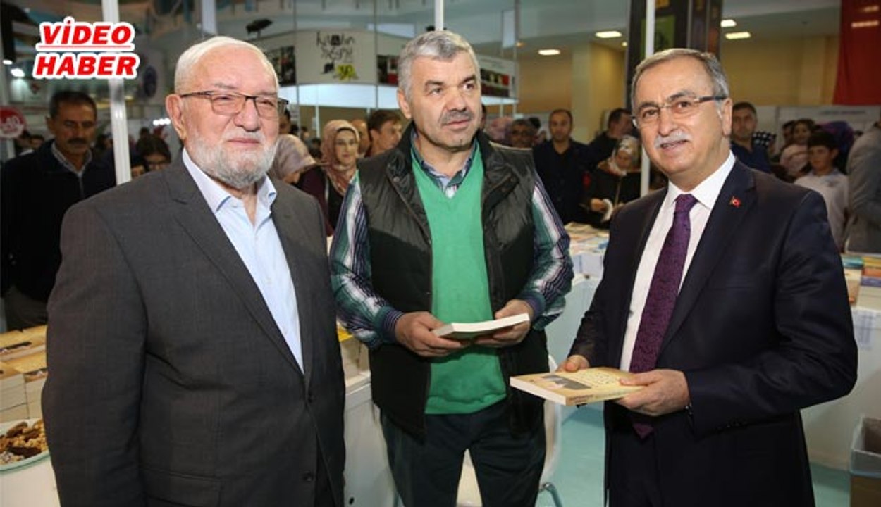 (16 Ekim 2017) BÜYÜKŞEHİR BELEDİYESİ’NİN 1. KAYSERİ KİTAP FUARI’NA  15 TEMMUZ DARBE ARAŞTIRMA KOMİSYONU BAŞKANI REŞAT PETEK DE KATILDI