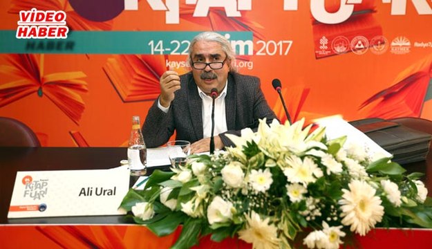(16 Ekim 2017) KİTAP FUARI’NA KATILAN YAZARLAR VE FUARI GEZEN ZİYARETÇİLER ORGANİZASYONDAN ÖVGÜYLE SÖZ EDİYORLAR