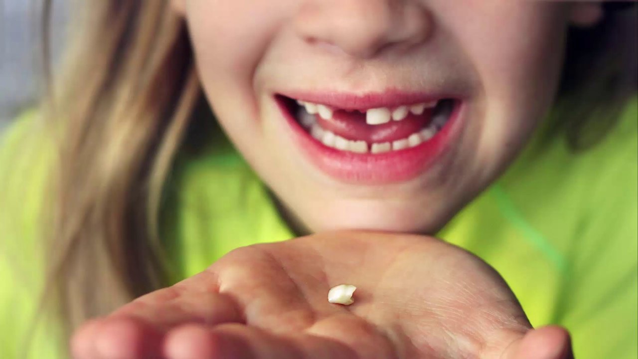 Pourquoi il ne faut pas jeter les dents de lait de votre enfant