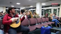 Trois musiciens irlandais mettent l’ambiance dans un aéroport (Vidéo)