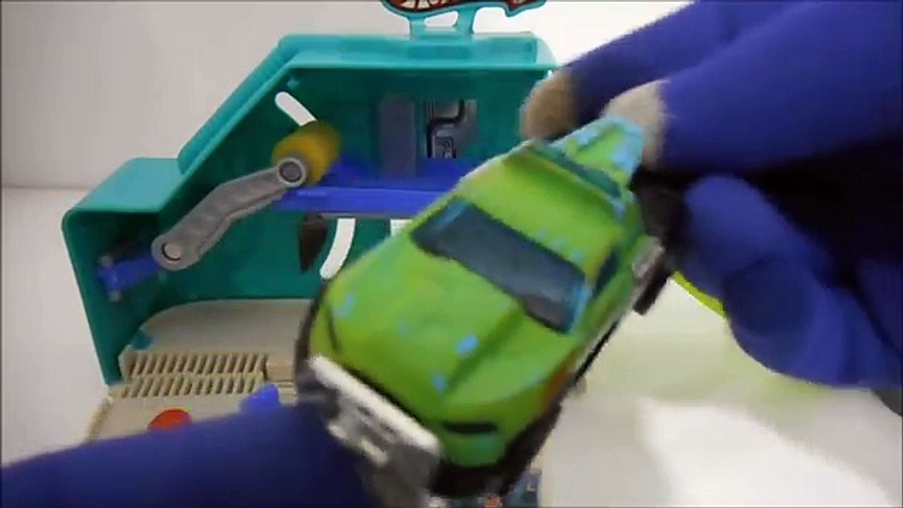 Mini Lava Rápido Mattel Hot Wheels com carrinhos que mudam de cor Color Change