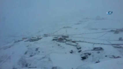 Rize'de Sahilde Şiddetli Yağmur, Yaylalarda Kar