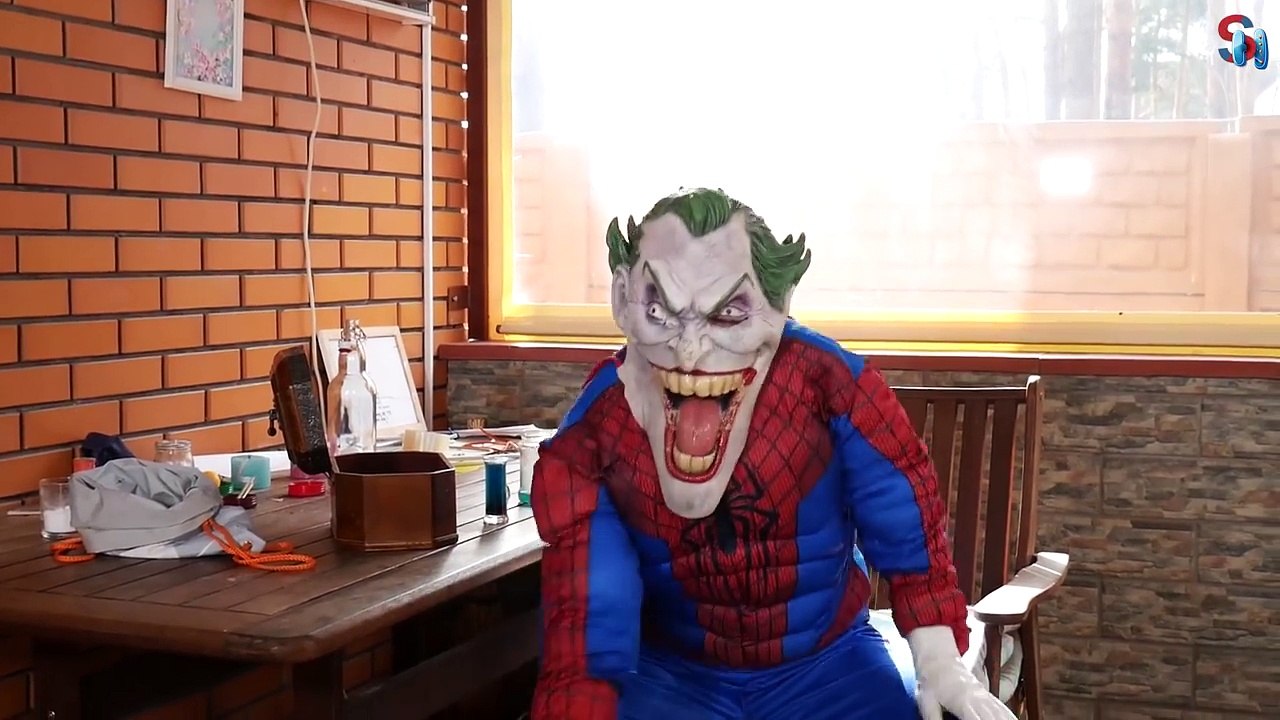 Frozen Elsa transform into Hulk - transform into Hulk full s Spiderman Joker Minion IRL