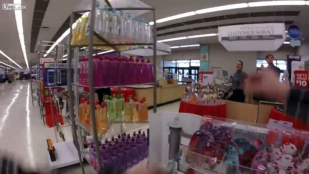 Man quits Sears through loudspeaker announcement