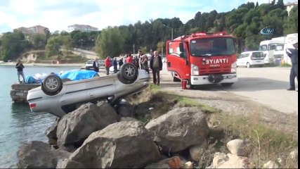Araç Denize Uçmaya Ramak Kala Kayalıkların Üzerinde Durdu