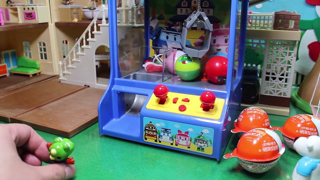 로보카폴리 크레인 뽑기와 서프라이즈 에그 킨더조이 장난감 경찰차 폴리 구급차 엠버 소방차 로이 헬리콥터 헬리 장난감 놀이 #97 뽀로로 장난감 애니 젤리똥 토이 캐릭터 애니메이션