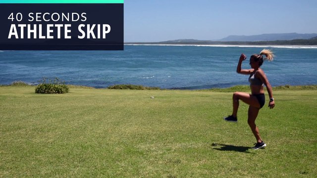 Sally Fitzgibbons Shares Her Legs and Glutes Outdoor Workout