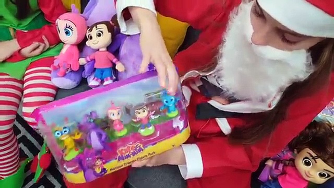 Kate and Mim Mim Toys Review Santa Claus is coming to Emilys House