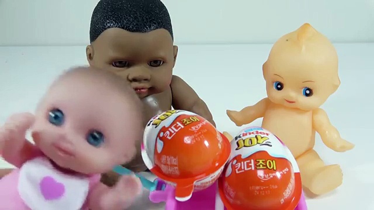 BAD Baby Doll Potty Training Bath Time Learn Colors M&Ms Chocolate With Nursery Rhymes