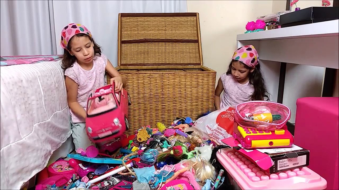 SEPARANDO BRINQUEDOS PARA DOAR - DIA DAS CRIANÇAS