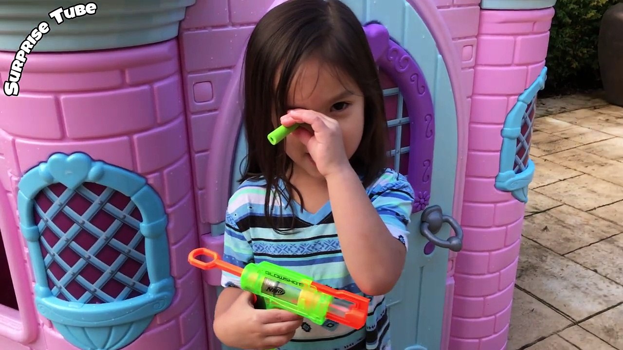 BAD BABY BLOODY EYE Doc McStuffins Gives Checkup & Surgery Super Gross Slime