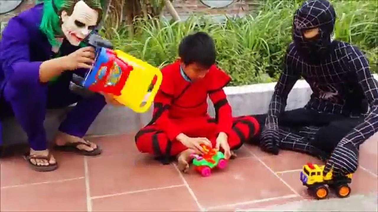 Joker Arrest Snow White baby and Deadpool w/ Spiderman Rescue Deadpool vs Snow White