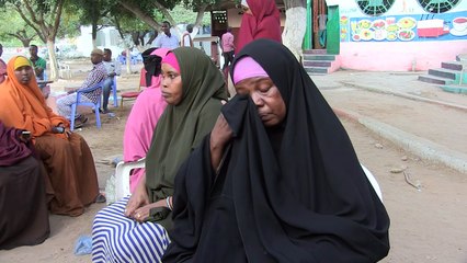 Mogadiscio: des habitants désespérés cherchent leurs proches