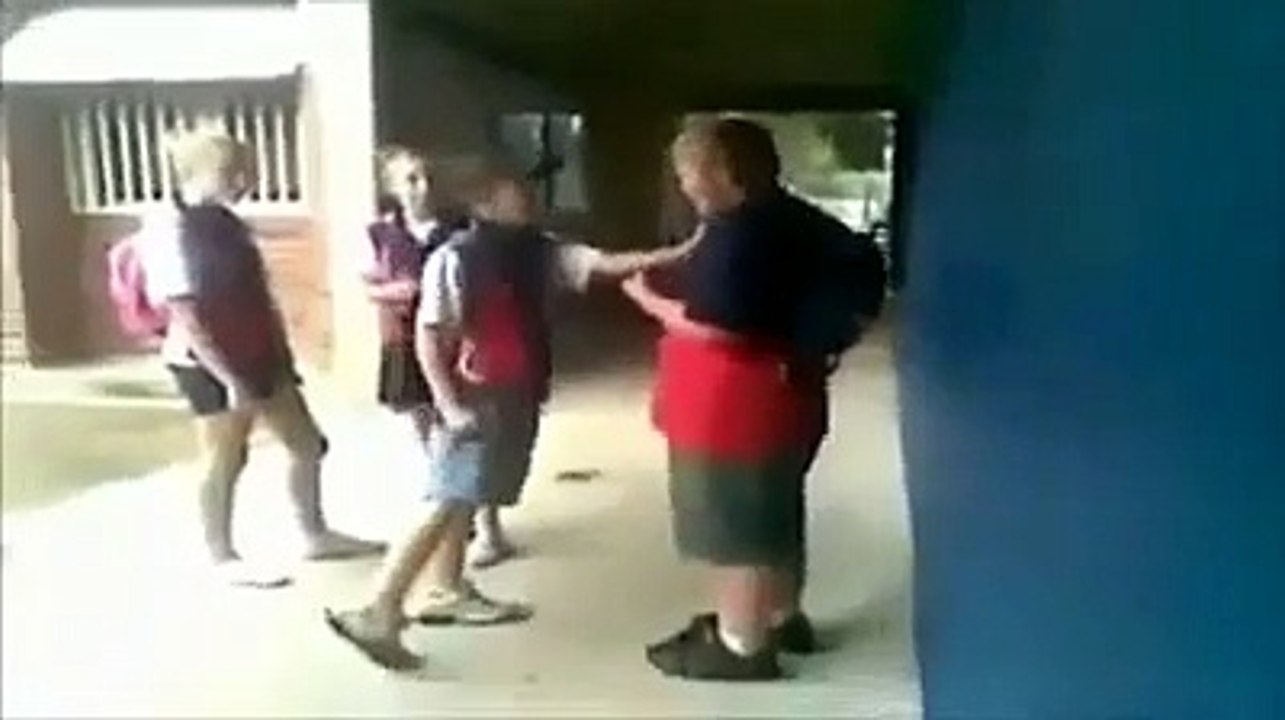 Making fun of people الاستهزاء بالناس