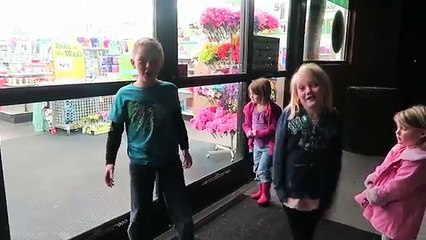 BAD KIDS DRIVING PARENTS CAR | TACO BELL DRIVE THRU PRANK