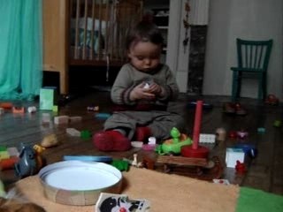 Ferdinand joue aux lego