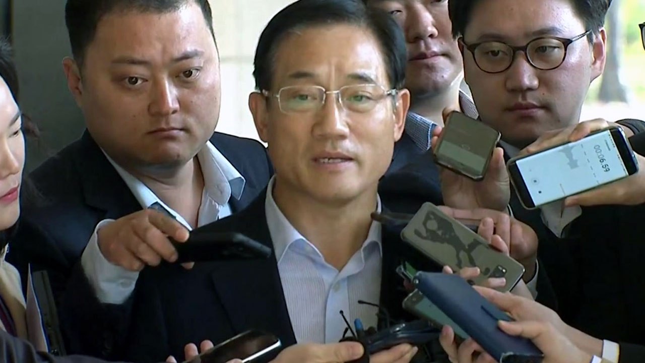 [현장영상] '뇌물 의혹' 구은수 前 서울청장 검찰 소환 / YTN