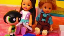 Las Chicas Superpoderosas en la escuela preescolar de Barbie - Bellota quiere ser como Burbuja
