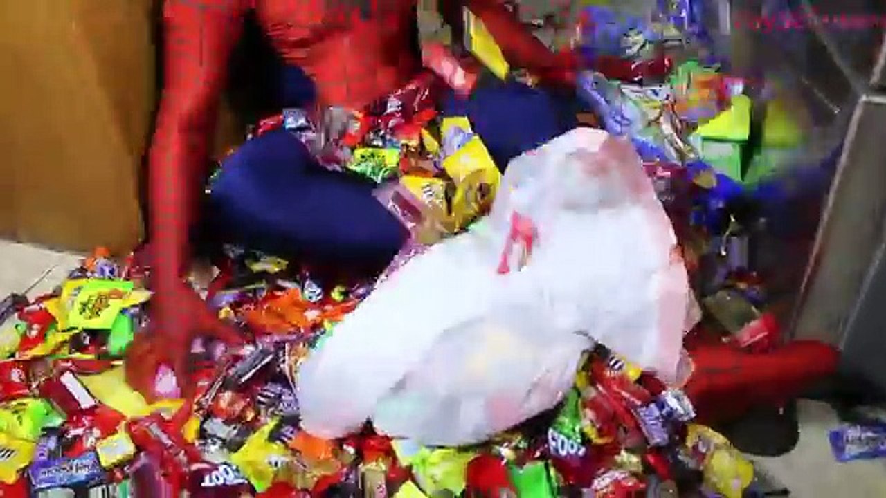 Princess Rapunzel STUCK in PHONE! w/ Spiderman, Joker & Minnie Mouse in Real Life