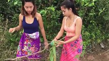 Wow! children Catch A Big Snake With Bare Hand - How To Catch Snake In Cambodia