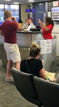 Le superbe show d'un passager à l'aéroport de la Nouvelle-Orléans