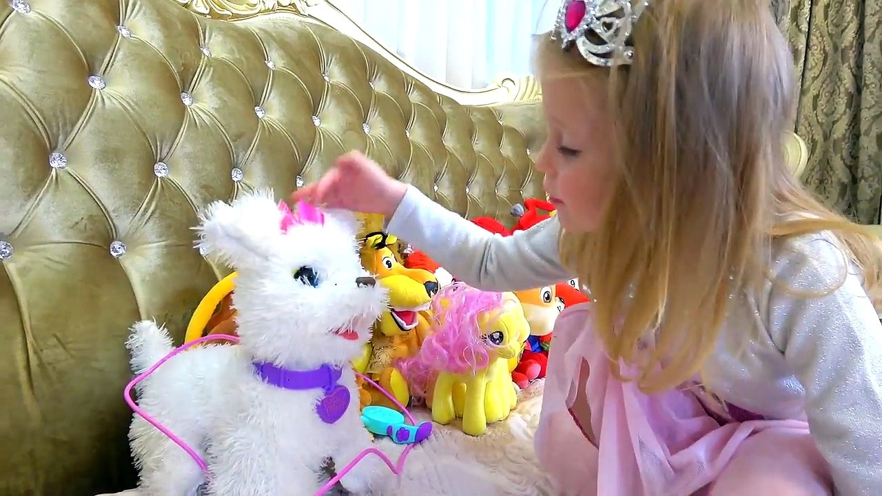 Funny baby learn colors with kids toys & Finger...