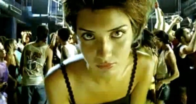 Tuba Büyüküstün, 14 Yıl Önce Kenan Doğulu'nun Klibinde Oynamış