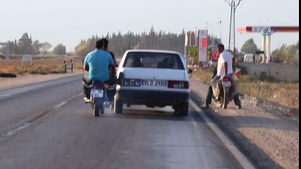 Benzini Biten Otomobili Ayağıyla İtti