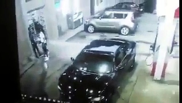 Guardate cosa succede in questa stazione di servizio