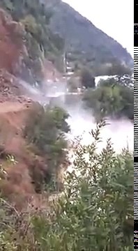 Impressionante!!! guardate cosa succede a questo escavatore