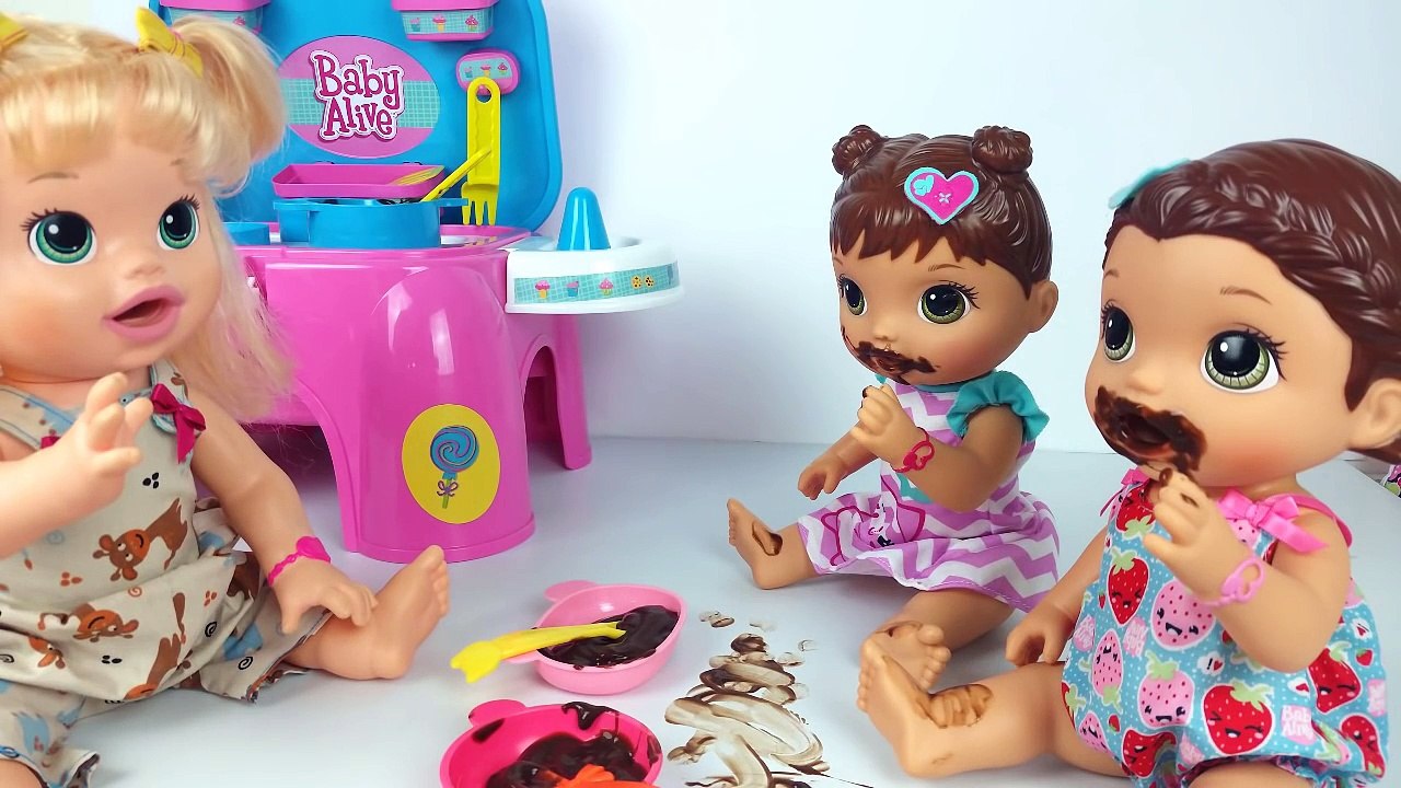 Baby Alive Lanchinhos Divertidos Lily e Cuida De Mim Bailey Tomando Banho! Em Portugues
