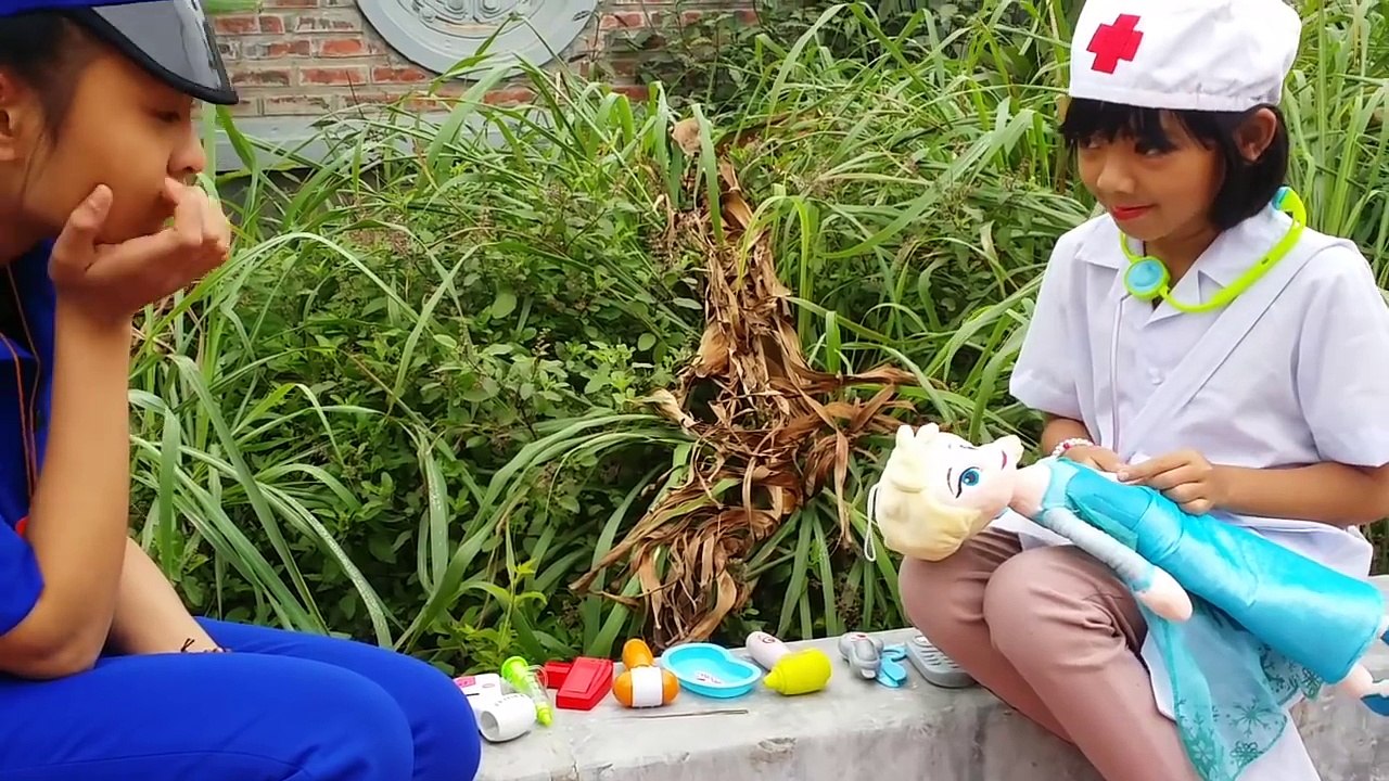 Is Doctor baby Falling Into A Lake Water??? w/ Police Arrest Joker and Black Spiderman