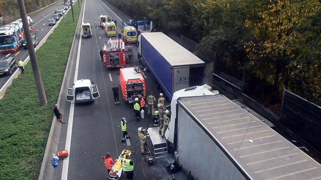Accident spectaculaire entre des camions et des voitures à Quaregnon..Vidéo Eric Ghislain