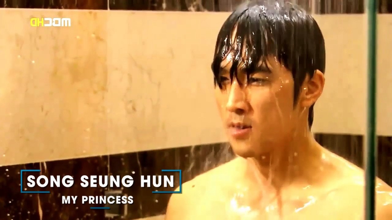 Mát mắt với body 6 múi của dàn mỹ nam Hàn trong phòng tắm