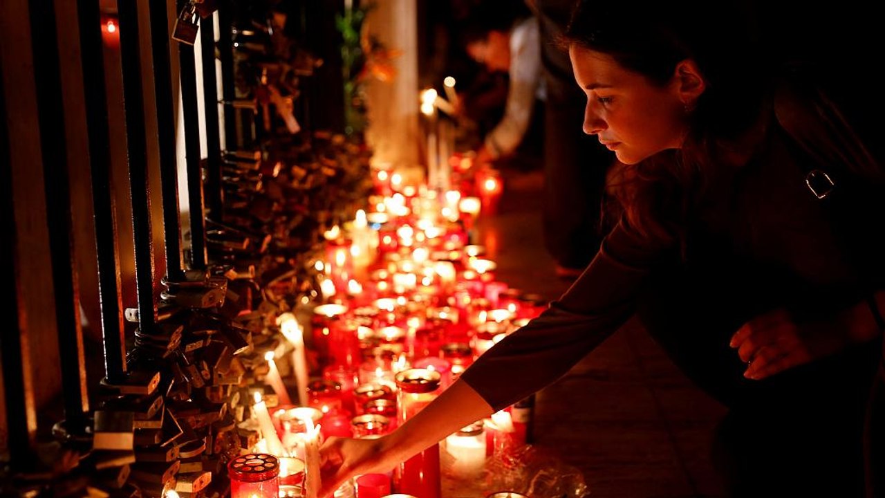 «Μαύρη στιγμή για τη δημοκρατία» ο θάνατος της...
