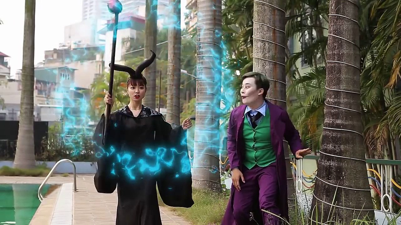Frozen Elsa & Anna Draw Heart On Body! w/ Spiderman Joker Maleficent Baby Gum Spidergirl Superhero